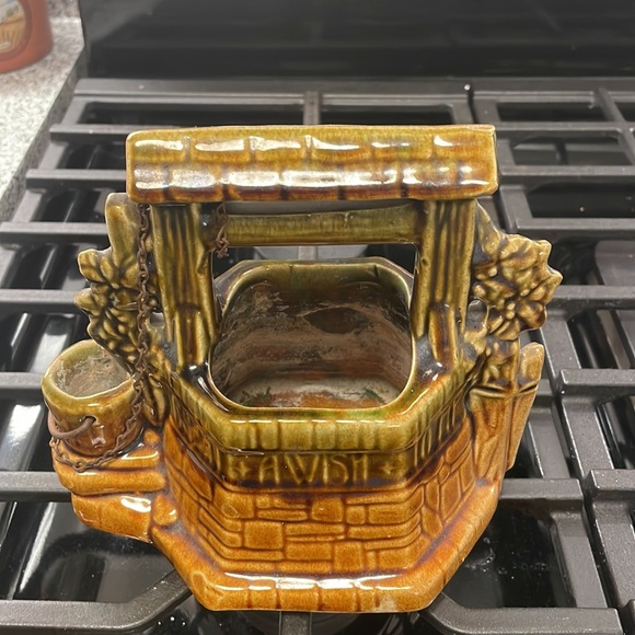 Vintage McCoy Pottery Wishing Well EUC! No cracks chips or damages. - Picture 2 of 6